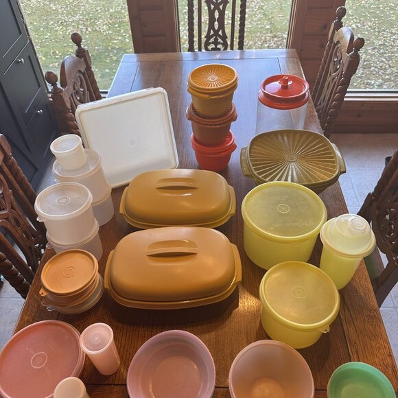 VINTAGE SHEER YELLOW TUPPERWARE -SHAKER & 2 STACKING BOWLS WITH LIDS - Picture 4 of 5